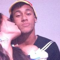 Neymar publica foto romântica com Bruna Marquezine