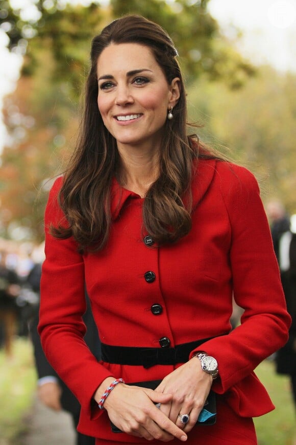 Kate Middleton conversou com vendedores de um mercado local sobre o Valentine's Day, o Dia dos Namorados internacional, a ser celebrado no próximo dia 14