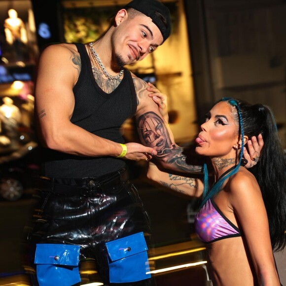 Thomaz Costa e Tati Zaqui namoram desde o reality 'A Fazenda'