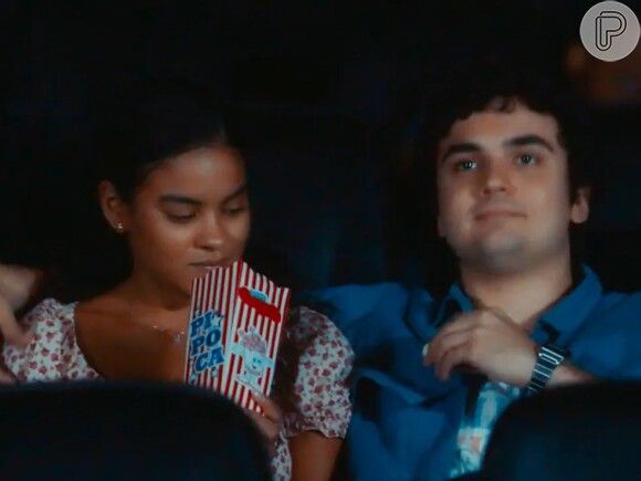Namorado de Jenifer (Bella Campos), Tatá (Gabriel Contente) ajuda a garota voltar para casa e ganha auxílio de Guiga (Mel Maia) na novela 'Vai na Fé'

