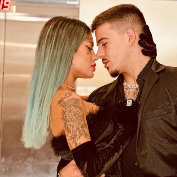 Thomaz Costa preparou uma surpresa para Tati Zaqui e a pediu oficialmente em namoro