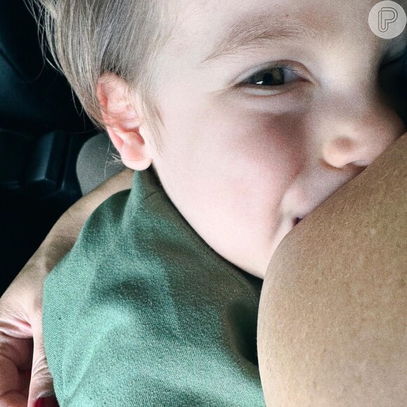 Giselle Itié postou foto amamentando o filho, Pedro Luna