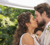 Beijo de Candoca (Isadora Cruz) e José/Zé Paulino (Sergio Guizé) marca casamento do casal na novela 'Mar do Sertão'