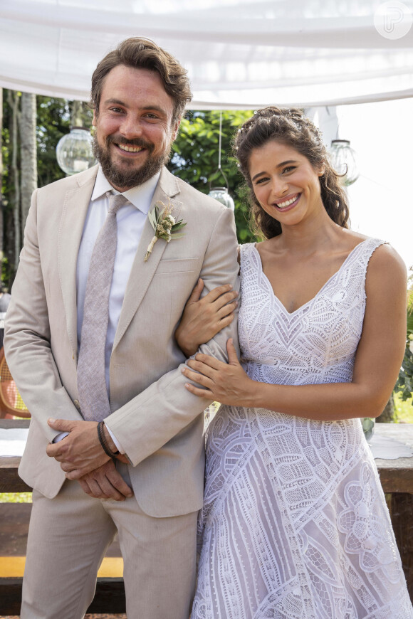 Casamento de Candoca (Isadora Cruz) e José/Zé Paulino (Sergio Guizé) demorou 10 anos para ser realizado na novela 'Mar do Sertão'