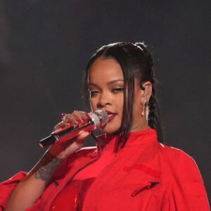 Gravidez foi confirmada pelos representantes de Rihanna
