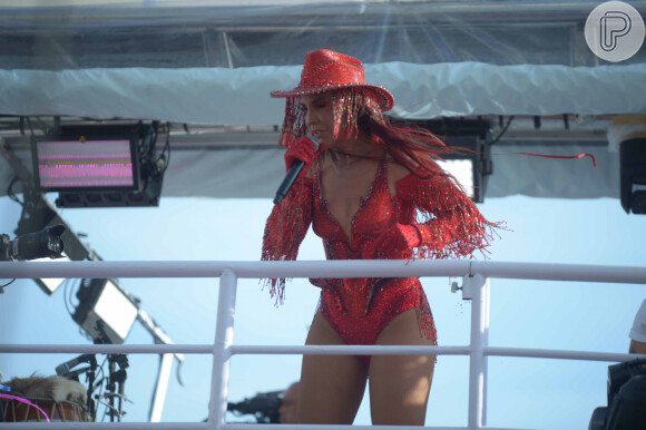 Ivete Sangalo foi a primeira atração a desfilar no carnaval de Salvador