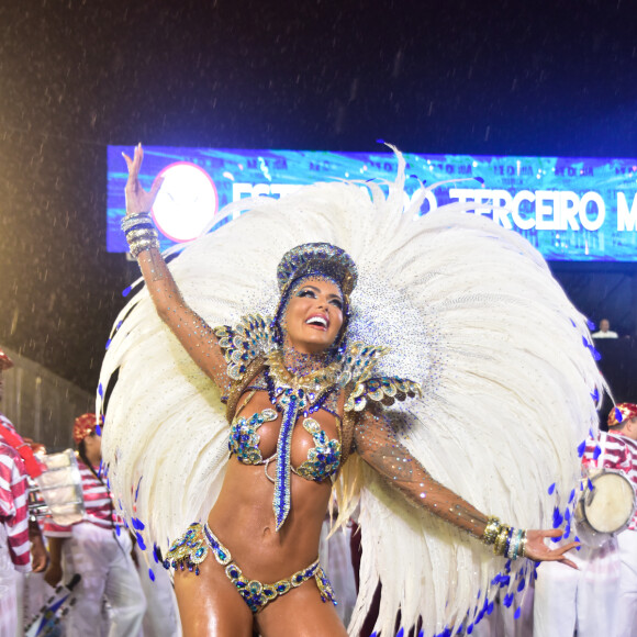 Carla Prata é bailarina e já desfilou pela Vai-Vai no carnaval de São Paulo