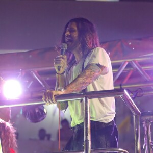 Dado Dolabella fez dueto com a namorada, Wanessa Camargo, no trio elétrico de Carla Cristina no carnaval de Salvador em 19 de fevereiro de 2023