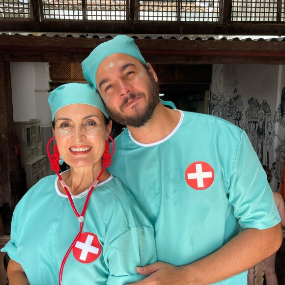 Fátima Bernardes e Túlio Gadêlha dividram opiniões ao se 'fantasiarem' de médica e enfermeiro no Carnaval