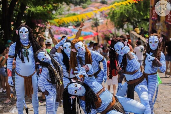 Fátima Bernardes e Túlio Gadêlha aproveitaram a folia de Carnaval ao lado dos amigos em Olinda