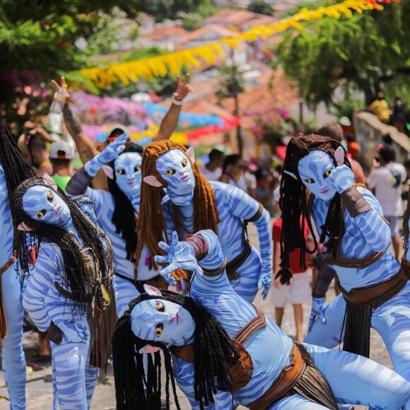 Fátima Bernardes e Túlio Gadêlha aproveitaram a folia de Carnaval ao lado dos amigos em Olinda
