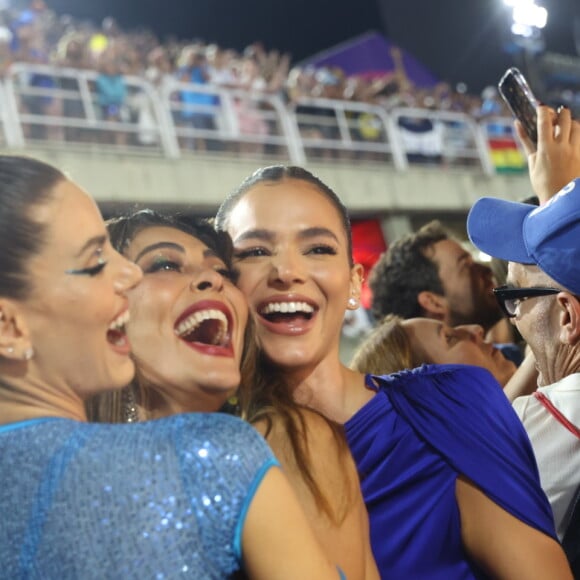 Carnaval 2023: Juliana Paes, Bruna Marquezine e Camila Queiroz gargalharam juntas em encontro