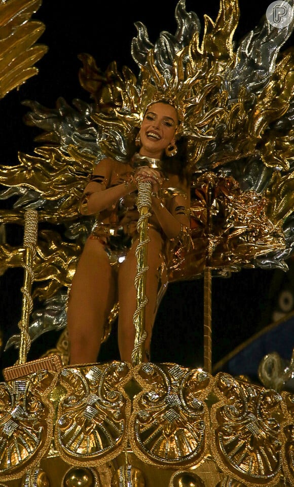 Giovanna Lancellotti desfilou pela primeira vez no carnaval do Rio de Janeiro