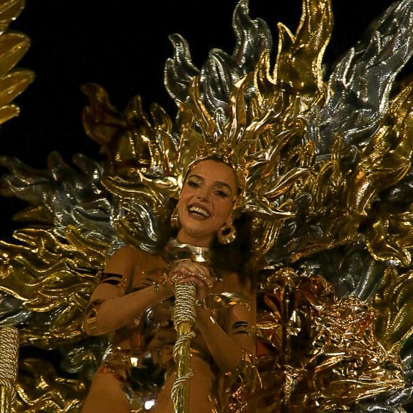 Giovanna Lancellotti desfilou pela primeira vez no carnaval do Rio de Janeiro