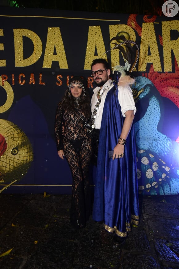 Claudia Ohana investiu na renda para seu look no baile do Arara