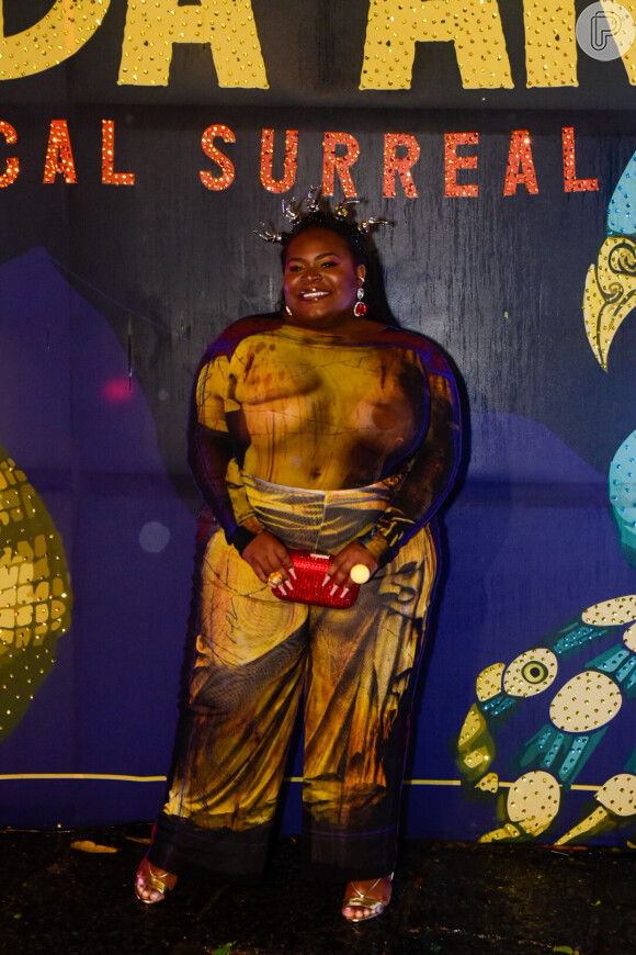 Jojo Todynho usou look tipo naked para o Baile do Arara