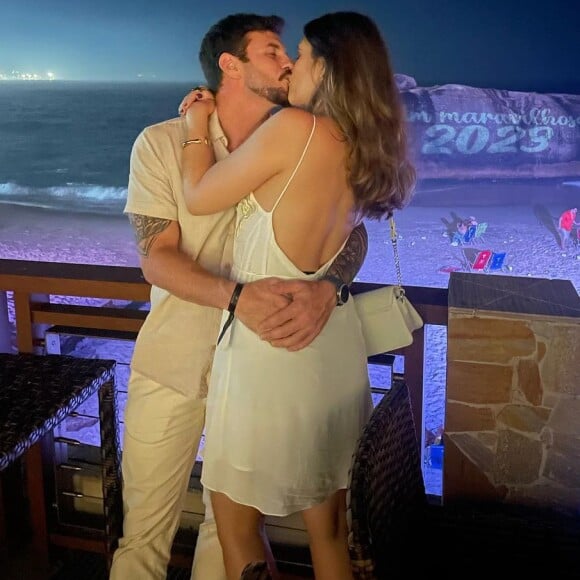 Juliana Paiva assumiu relacionamento com arquiteto paulista Danilo Partezani ao postar primeira foto do casal no Instagram em 1º de janeiro de 2023