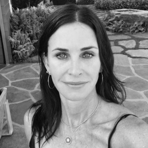 Courteney Cox: 'Não estou dizendo que havia cogumelos! Eu, definitivamente, não os estava distribuindo'