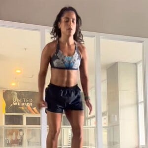 Camilla Camargo mostrou a barriga sarada em sua rede social