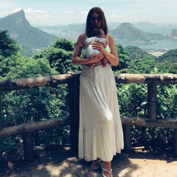 Cintia Dicker expôs um perfil falso que zombou da bebê de dois meses 