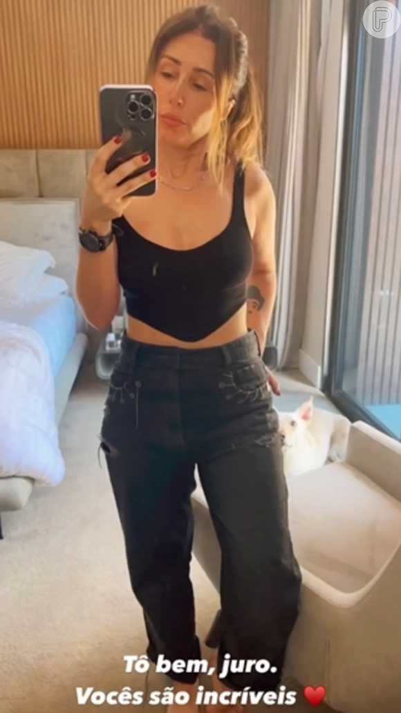 Camila Ferreira publicou uma selfie tirada na frente do espelho. Apesar da aparência visivelmente abatida, ela garante estar bem