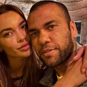 Atualmente Daniel Alves é casado com Joana Sanz