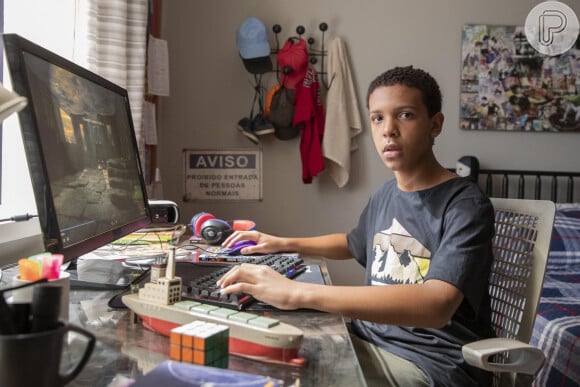 A trama de Theo (Ricardo Silva) um garoto viciado em jogos eletrônicos também aborrece parte do público da novela 'Travessia'