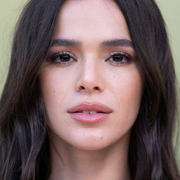 Bruna Marquezine foi uma das convidadas do desfile da Versace, que apresentou a coleção Outono/Inverno 2023 para uma plateia repleta de estrelas em Los Angeles