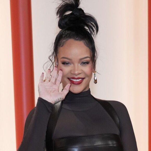 Rihanna no Oscar 2023: Cantora aposta em look transparente