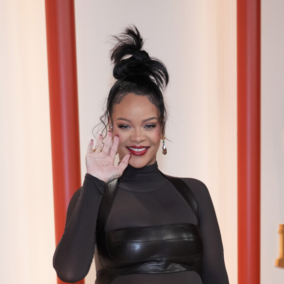 Neste domingo (12), Rihanna compareceu ao Oscar pela primeira vez em sua carreira