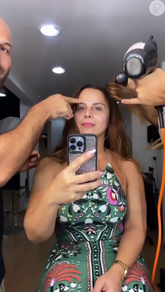Viviane Araujo fez uma superprodução de maquiagem e cabelo para campanha publicitária