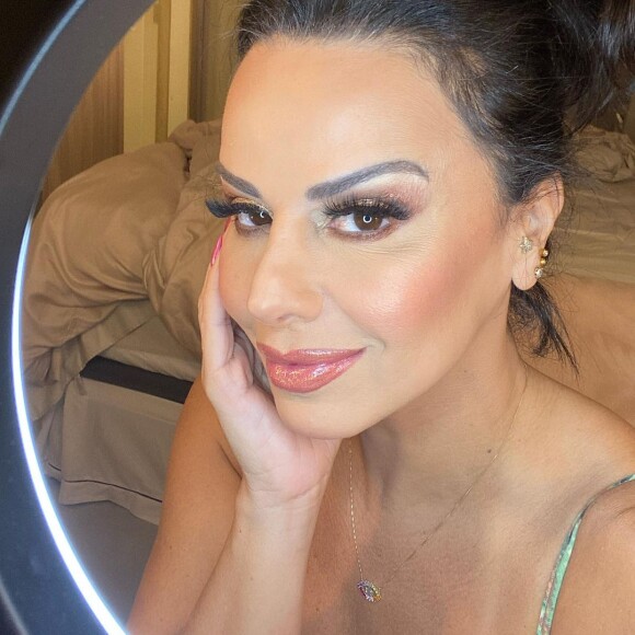 Viviane Araujo utiliza suas redes sociais para falar de lifestyle e rotina fitness