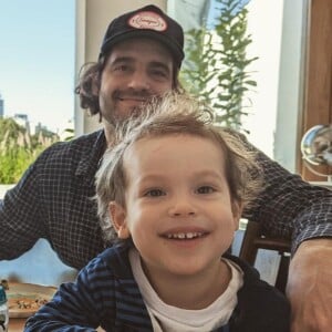 Guilherme Winter costuma postar fotos com o filho no Instagram
