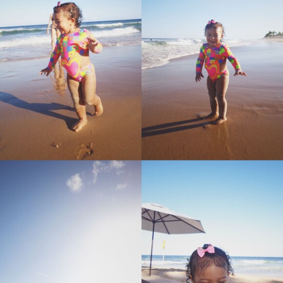 Liz, filha de Lorena Improta e Léo Santana, esbanjou fofura na praia
