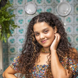 Laís (Indira Nascimento) conta que Karine (Danielle Olimpia) deve procurar psicólogo na novela 'Travessia' no capítulo de terça-feira 11 de abril de 2023