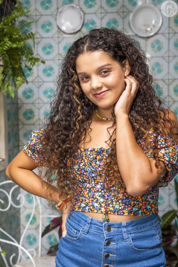 Laís (Indira Nascimento) conta que Karine (Danielle Olimpia) deve procurar psicólogo na novela 'Travessia' no capítulo de terça-feira 11 de abril de 2023