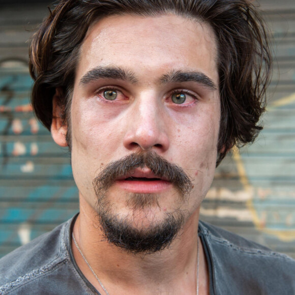 Nicolas Prattes revelou reação curiosa ao ver cena de nudez na segunda parte da novela 'Todas as Flores': 'Nem tinha percebido que era minha'