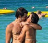 Corpo de Nicolas Prattes chamou atenção em foto de sunga branca com a namorada