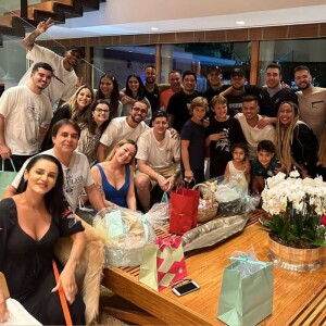 Bruna Biancardi e Neymar receberam amigos e familiares na mansão do jogador, em Mangaratiba