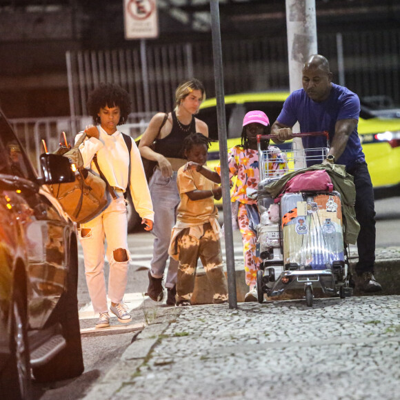 Esses aerolooks de Títi e Bless vão te provar que os fios de Gio Ewbank têm mais estilo que muita gente grande