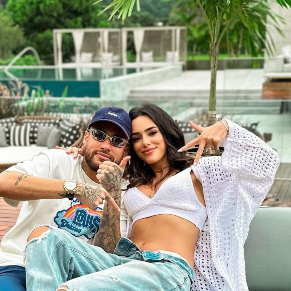 Bruna Biancardi grávida de Neymar: 'Nova fase pra mim, meu primeiro filho. Tô muito feliz, estou gravidinha!'