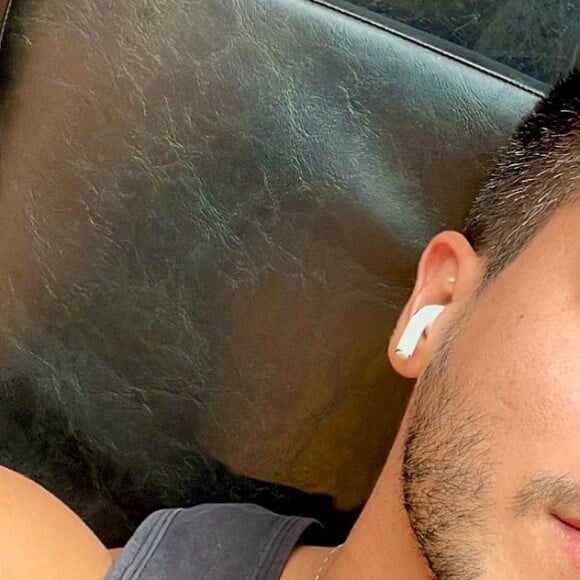 Arthur Aguiar se monstrou incomodado com os questionamentos que vem sofrendo