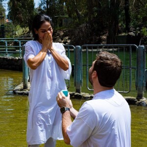 Maíra Cardi foi surpreendida pelo coach financeiro Thiago Nigro com pedido de casamento