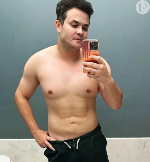 Matheus, dupla de Kauan, também conquistou barriga tanquinho com uma lipo LAD