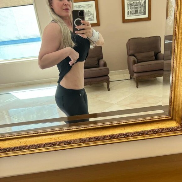 O perfil da barriga de Joice Hasselmann impressiona