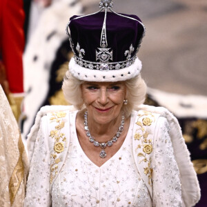 Na coroação de Rei Charles III não faltaram alfinetadas para Camilla Parker Bowles, agora rainha da Inglaterra