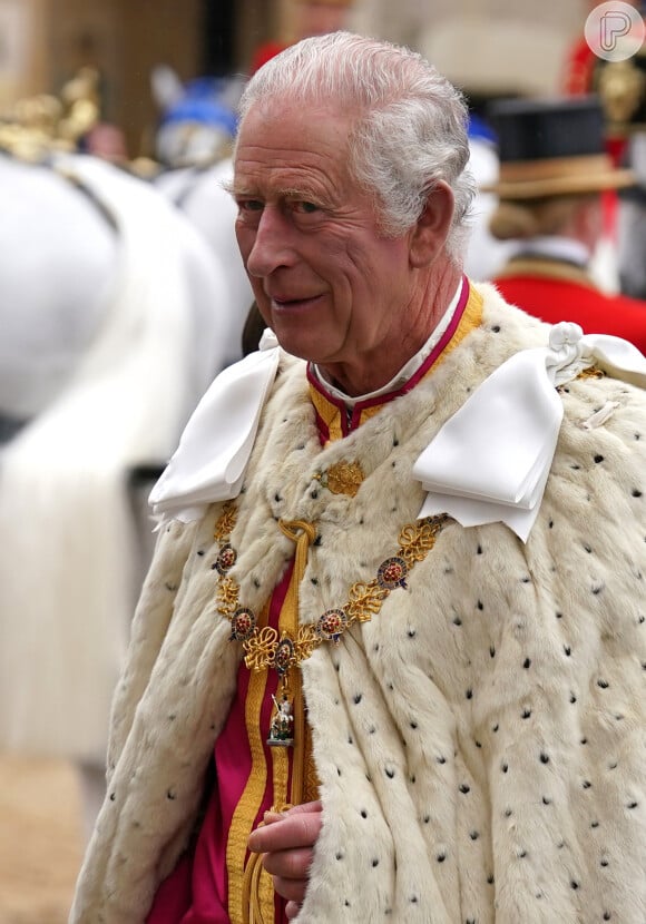 Na coroação de Rei Charles III, o novo soberano foi alvo de brincadeiras pela idade, 74 anos