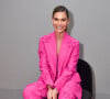 Andressa Suita usou look all pink para ser entrevistada por Mônica Salgado
