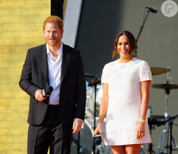 Harry e Meghan muito falaram em serviço no comunicado de desligamento da Família Real