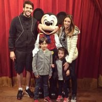 Carol Celico posa na Disney com Kaká e os filhos após reconciliação: 'Nós'